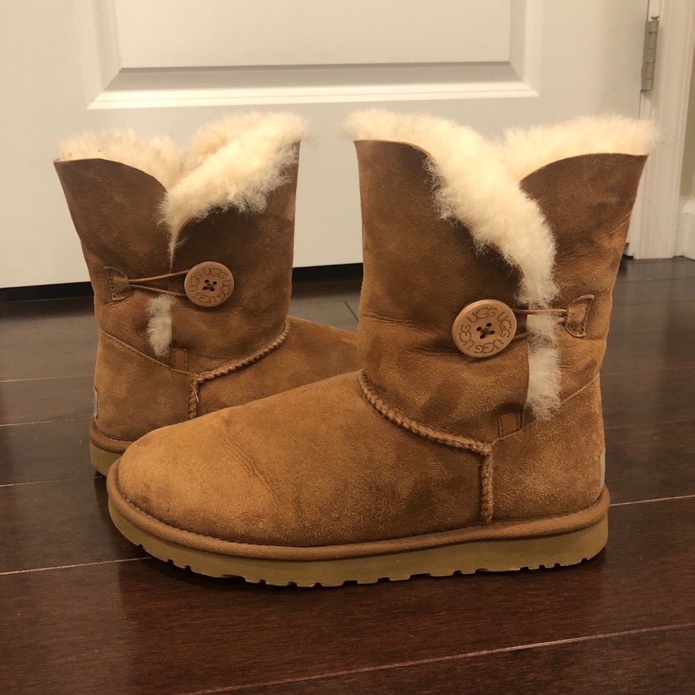Bailey Button Chestnut uggs